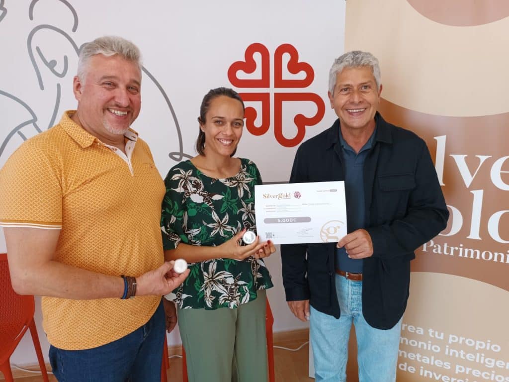 ENTREGA DONACIÓN ISLA DE LA PALMA DE SILVERGOLD PATRIMONIO A CARITAS