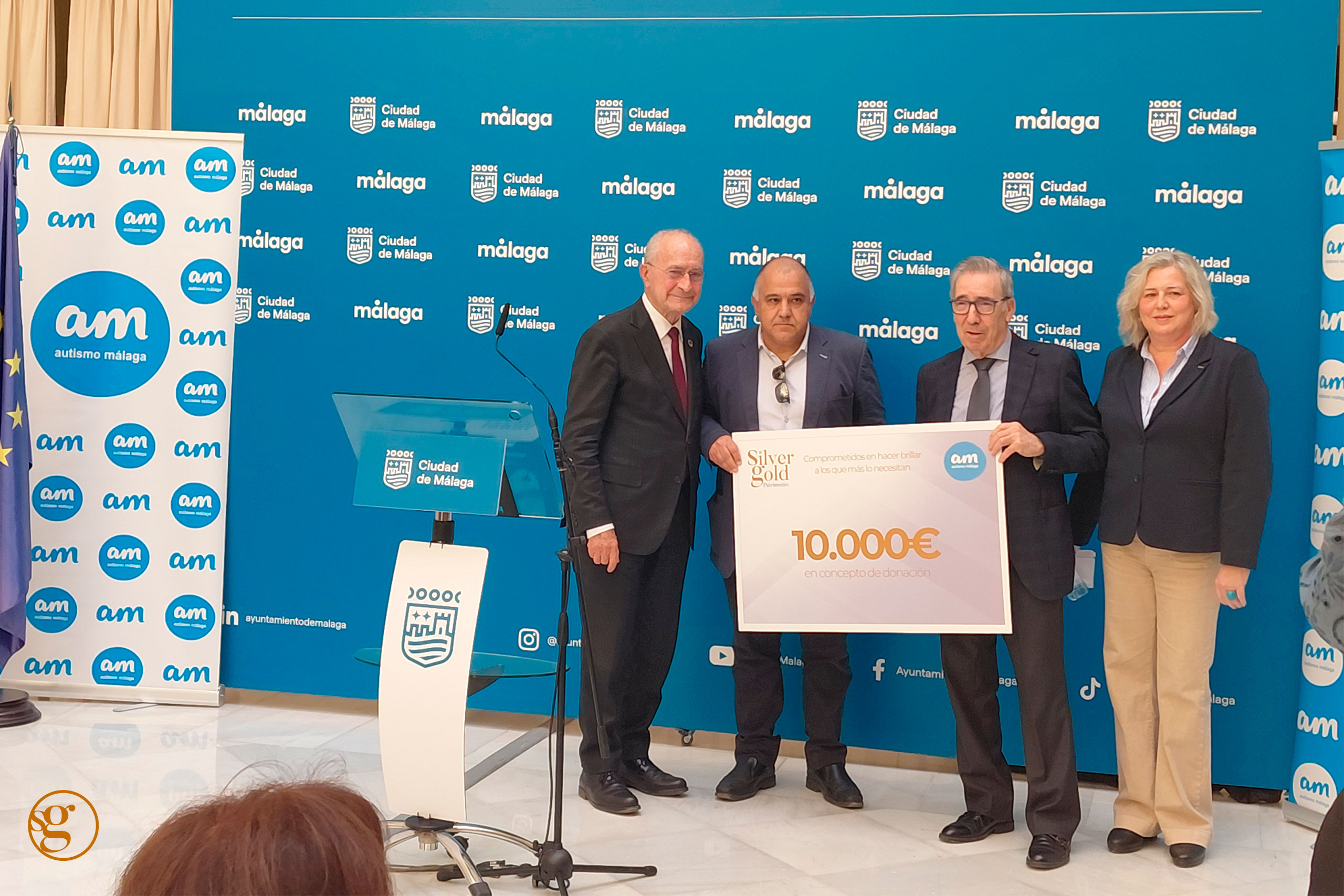 SilverGold Patrimonio entrega un cheque a la asociación Autismo Málaga